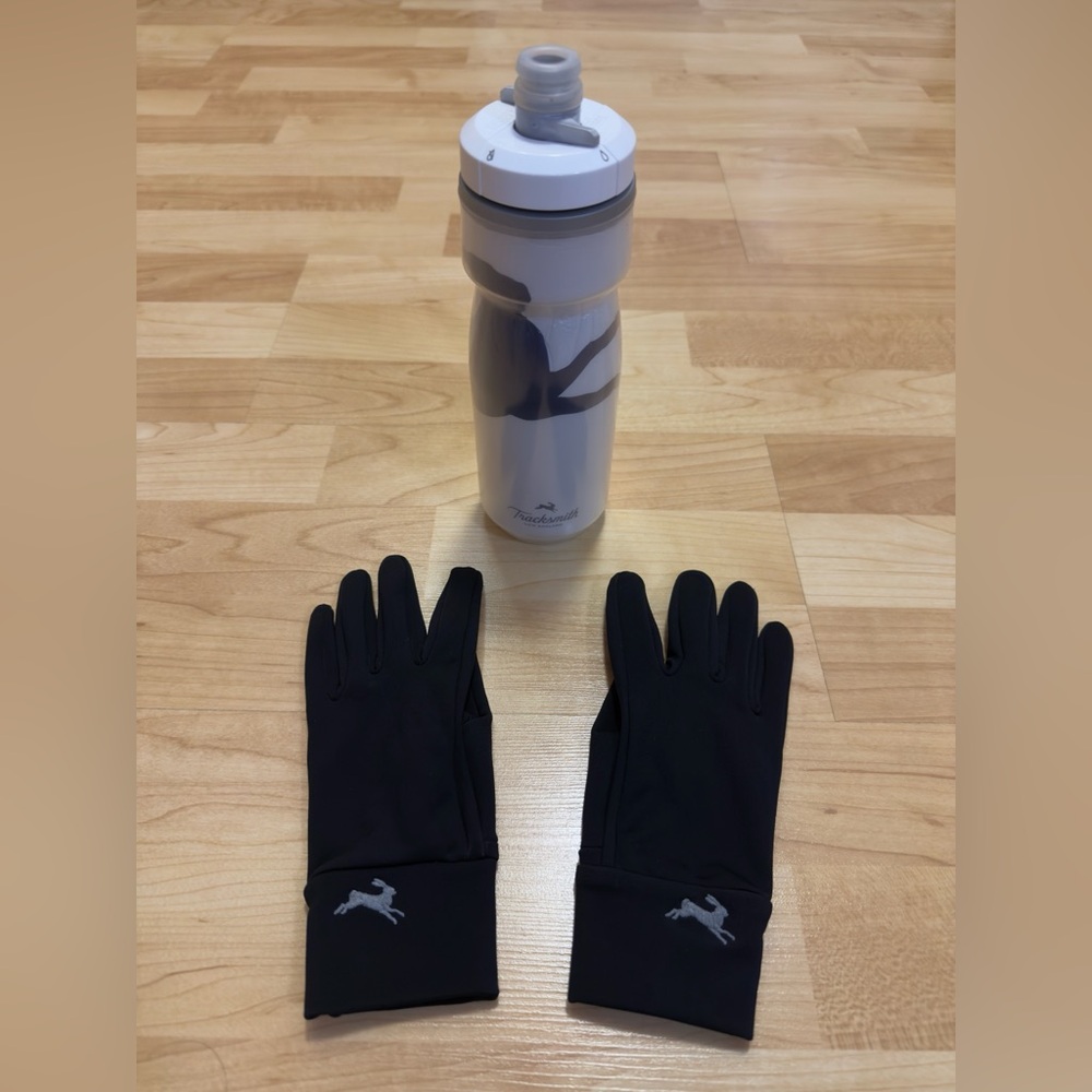 Tracksmith NDO Nylon Gloves w/ 21 oz Insulated Camelbak Water Bottle